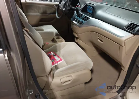 2008 Honda Odyssey Lx z USA, uszkodzony, nr VIN 5FNRL38288B075676